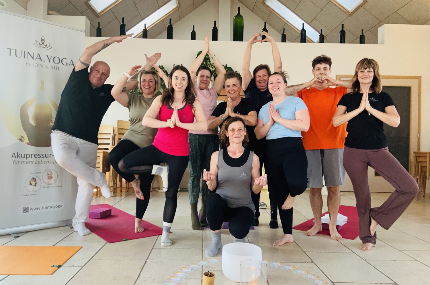 Michael Hirschmugl und Evelyn Vysher mit Tuina.Yoga im Weinblick Grafinger in Senfenberg